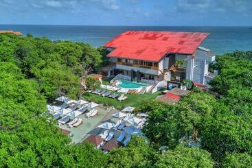 Pao Pao Hotel & Beach Club