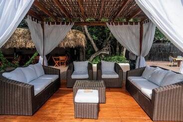 Pao Pao Hotel & Beach Club