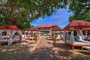 Pao Pao Hotel & Beach Club