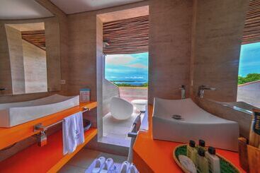 Pao Pao Hotel & Beach Club