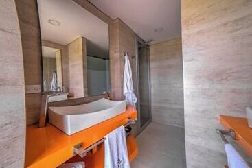 Pao Pao Hotel & Beach Club