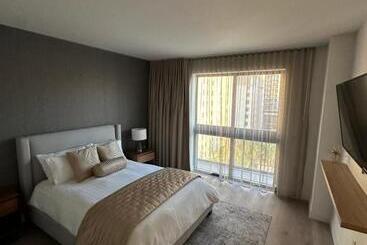 Smart Brickell Deluxe Apartment