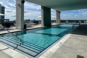 Smart Brickell Deluxe Apartment