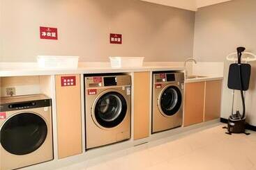 Borrman Hotel Puning International Commodity City Wantaihui