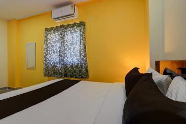ホテル Oyo Dolphin Inn Residency