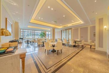 Vienna Hotel Chongqing West Station Square