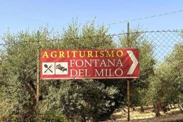 هتل Agriturismo Fontana Del Milo