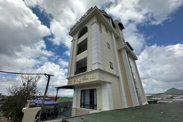 هتل Capital O 1208 Phong Van Villa
