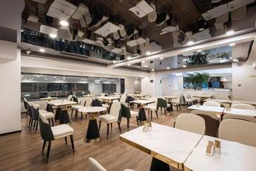 Atour Hotel Chifeng Hongshan Sport Center