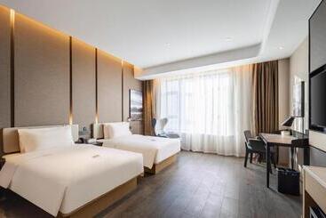 Atour Hotel Chifeng Hongshan Sport Center
