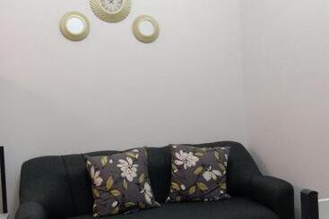 هتل Luxurious Haven By The Bay   2br Near Moa Picc Ccp