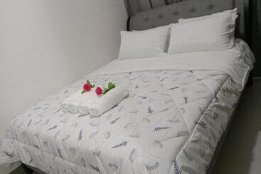 هتل Luxurious Haven By The Bay 2br Near Moa Picc Ccp