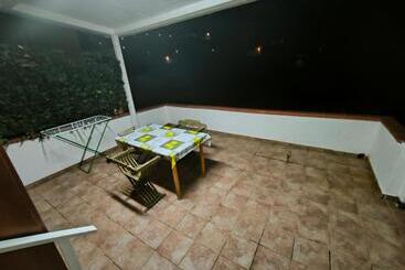 هتل Seaview Family Apartment