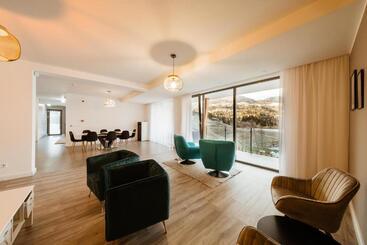 پانسیون Modern Cosy House By Lake View Colibita Resort   Vila C2