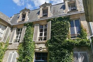 تختخواب و صبحانه Jardin Et Hotel Particulier