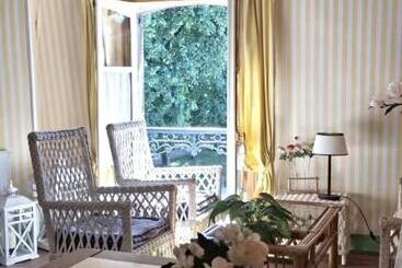تختخواب و صبحانه Jardin Et Hotel Particulier