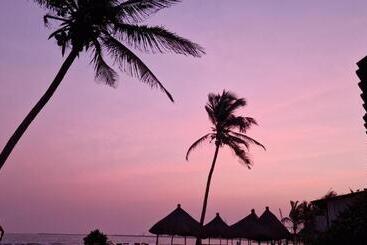 هتل Backpakers Robinson Plage