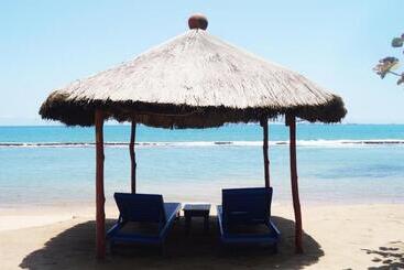 هتل Backpakers Robinson Plage