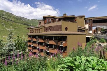 هتل Hôtel Les Menuires Les Bruyères