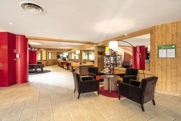 هتل Hôtel Les Menuires Les Bruyères