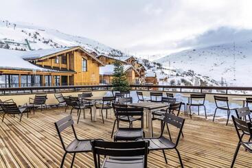 هتل Hôtel Les Menuires Les Bruyères