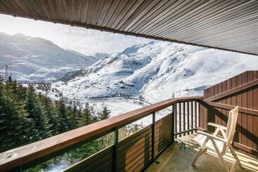 هتل Hôtel Les Menuires Les Bruyères