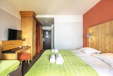 هتل Hôtel Les Menuires Les Bruyères