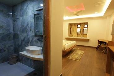 هتل Jaisal Inn   Pure Veg