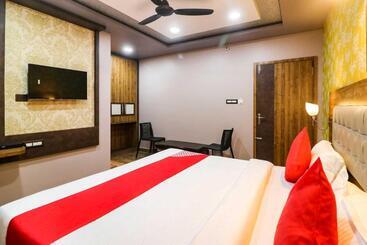 هتل Super Oyo Flagship 47057 Padma Manor