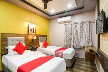 هتل Super Oyo Flagship 47057 Padma Manor