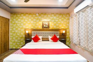 هتل Super Oyo Flagship 47057 Padma Manor