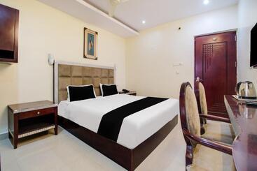 هتل Super Townhouse Gajuwaka Near Cmr Mall