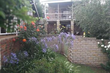 پانسیون Clarens Cottages