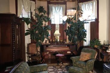 1884 Wildwood Bed And Breakfast Inn