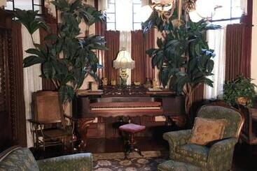 1884 Wildwood Bed And Breakfast Inn