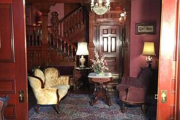 1884 Wildwood Bed And Breakfast Inn