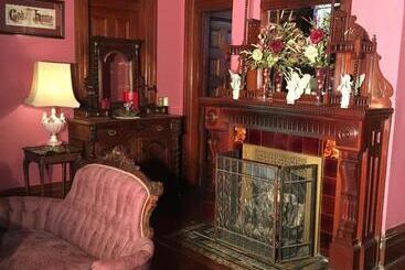 1884 Wildwood Bed And Breakfast Inn