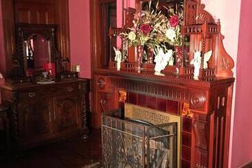 1884 Wildwood Bed And Breakfast Inn