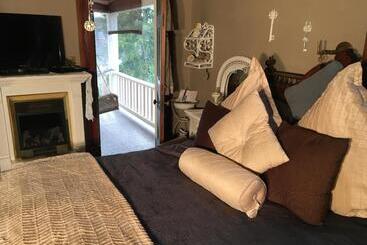1884 Wildwood Bed And Breakfast Inn