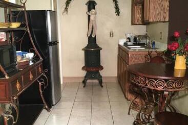 1884 Wildwood Bed And Breakfast Inn