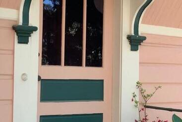 1884 Wildwood Bed And Breakfast Inn