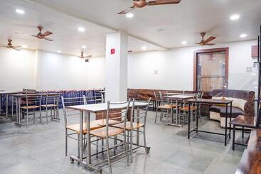 Fabhotel Ashirwad Regency