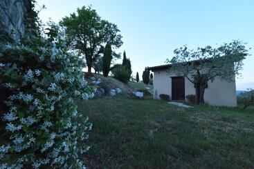هتل Agriturismo La Paladina