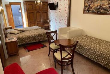 هتل La Grange Du Pape   Annexe De L Hôtel La Ferme Du Pape