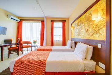 هتل Vittoria Suites