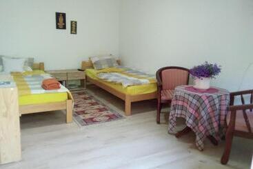 پانسیون Guest House Isidora