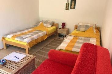 پانسیون Guest House Isidora
