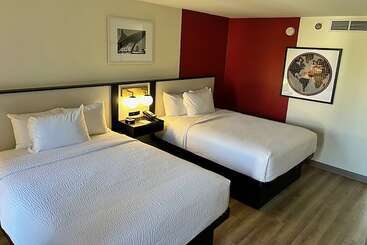 هتل Ramada By Wyndham Milwaukee