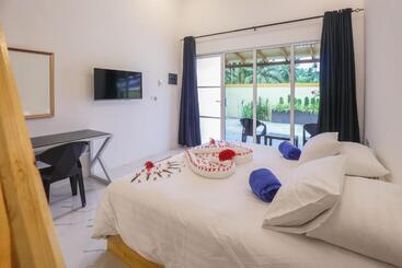 هتل Thoddoo Island Holiday Inn