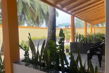هتل Thoddoo Island Holiday Inn